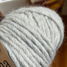 Load image into Gallery viewer, Luna - Wool/ Alpaca/Acylic. soft Grey 31
